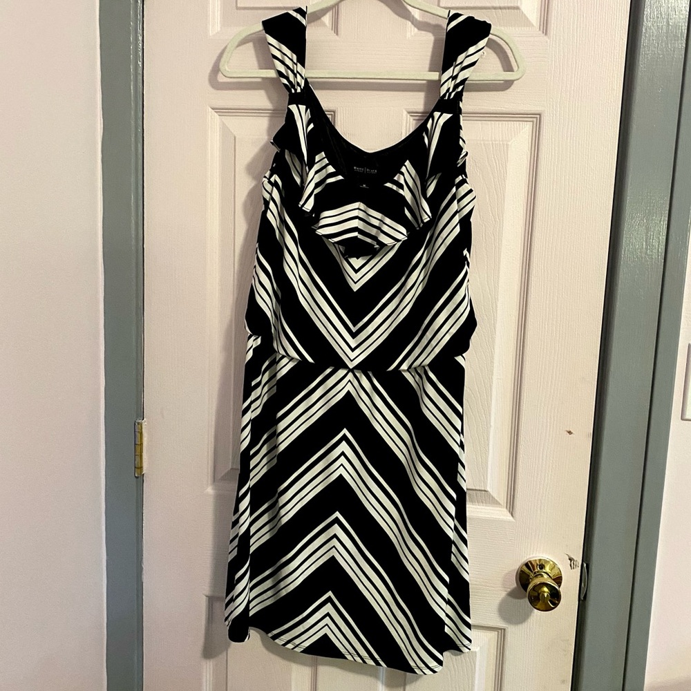 White House Black Market Ruffle Chevron Sleeveless Mini Dress Size Medium